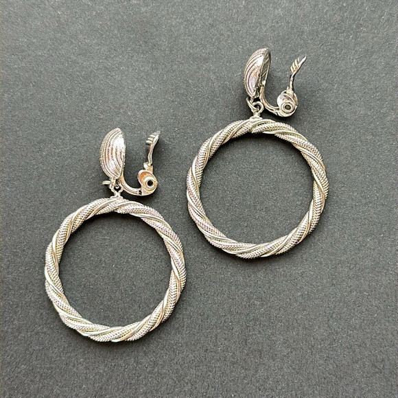 VTG Monet Silver Tone Hoop Earrings Clip On Textured Rope Circle Drop - Picture 2 of 7